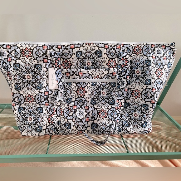 Vera Bradley Deluxe Travel Tote Bag ✨ Lisbon Medallion - Picture 4 of 16